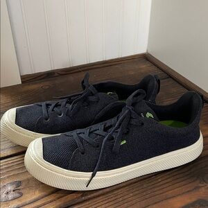 Cariuma Dark Navy Knit IBI Low Sneakers Mens size 11 Like New